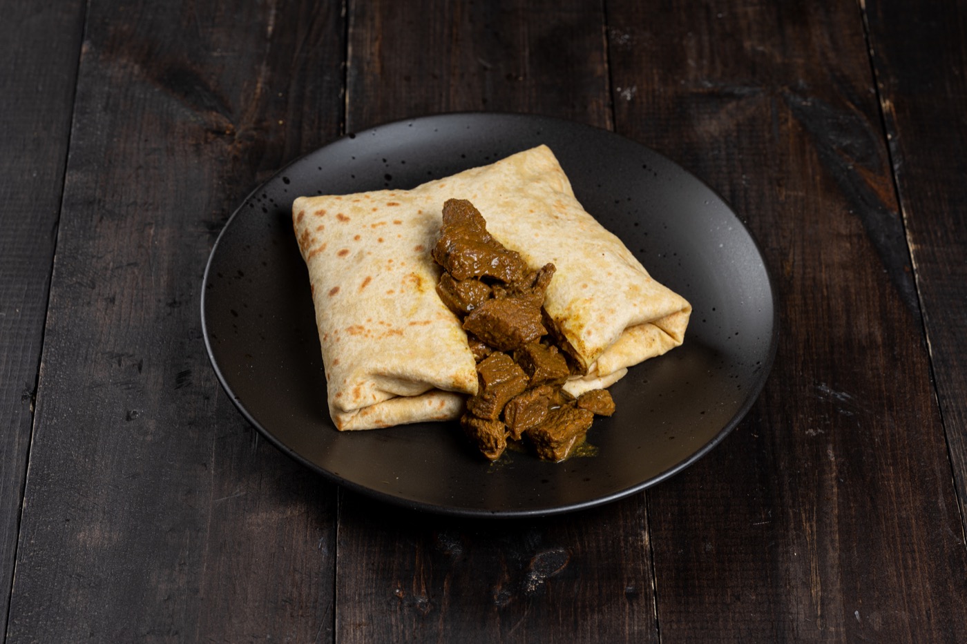 Curry beef roti
